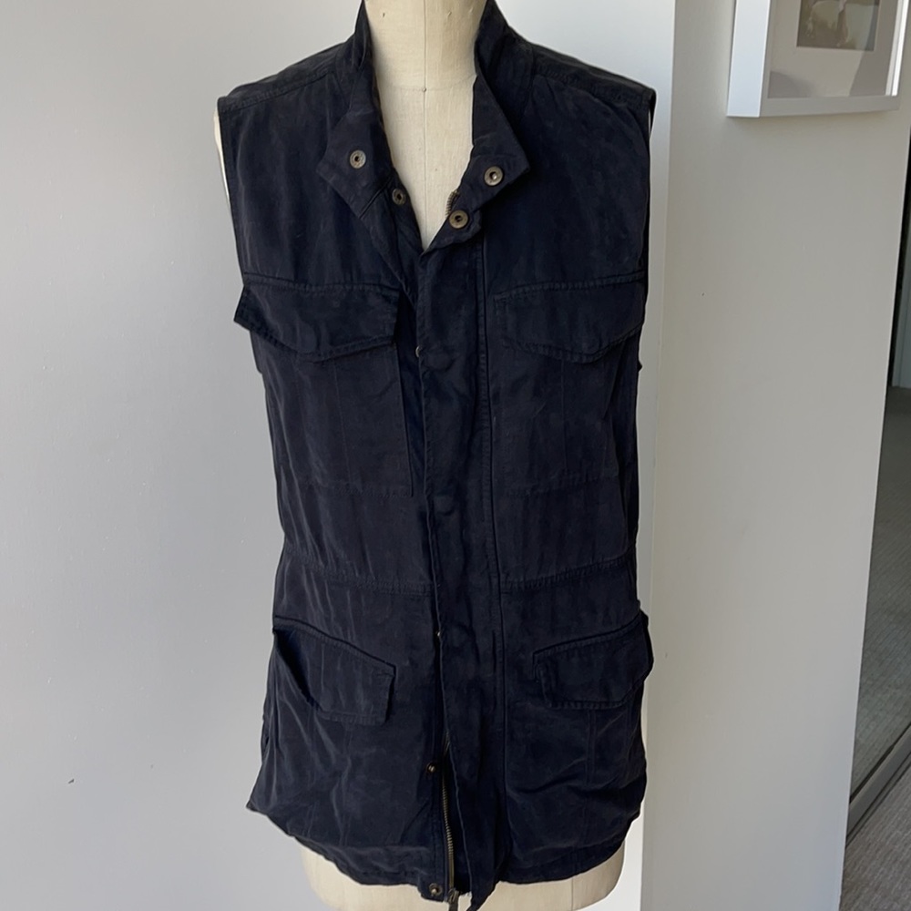Silk sleeveless jacket